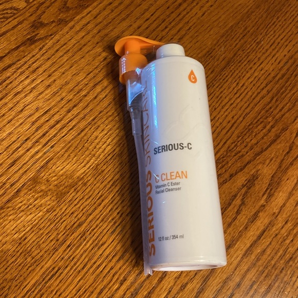 Serious Skin Care C-Clean Vitamin C Ester Facial Cleanser - Picture 5 of 8